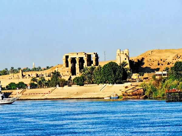 Dahabeya Nile Cruise